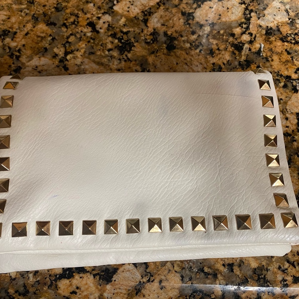 Purse/clutch in vegan leather (pleather)in a used condition off white/gold color